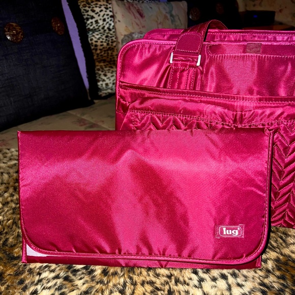 Lug Caboose Carry All Bag NWT'S Cranberry Red - Picture 9 of 16